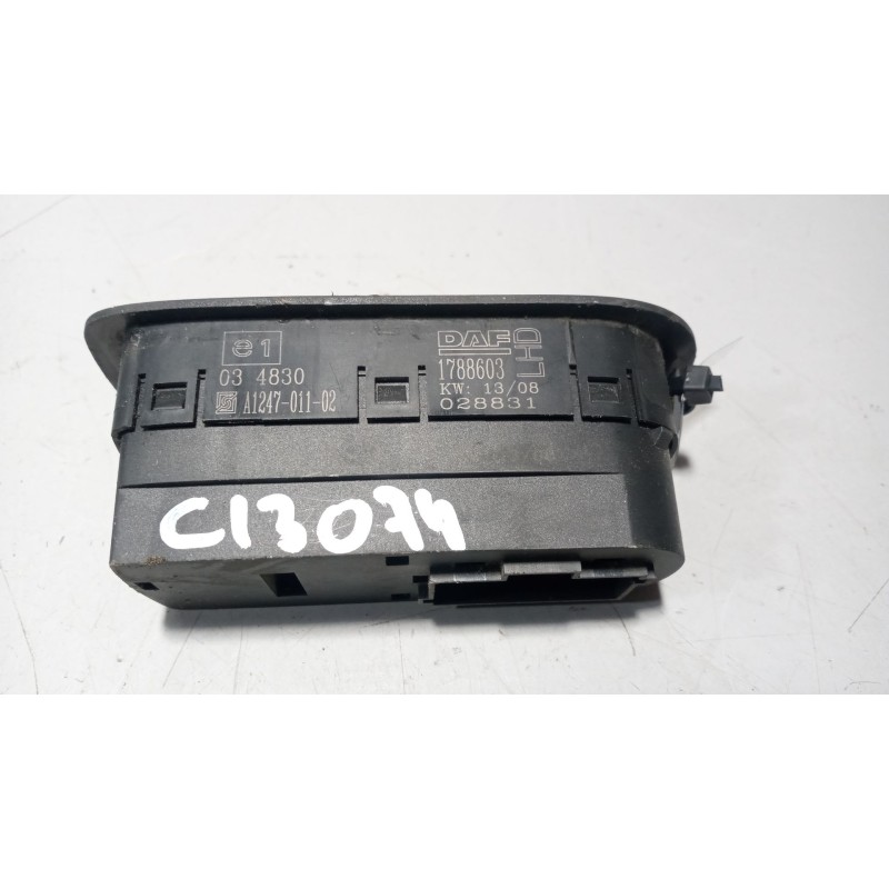 Recambio de mando elevalunas delantero izquierdo para daf serie xf105.510 12.9 diesel referencia OEM IAM 1788603 - Blanco 3