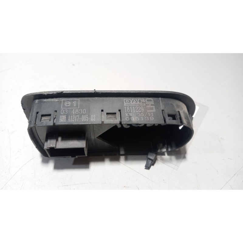 Recambio de mando elevalunas delantero derecho para daf serie xf105.510 12.9 diesel referencia OEM IAM 1811229 - Blanco 3