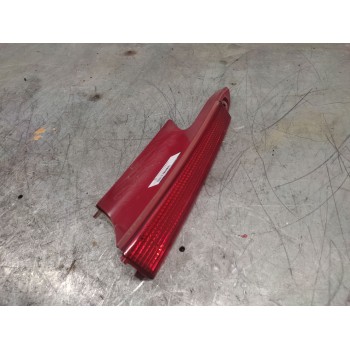 CATADIOPTRICO TRASERO DERECHO 