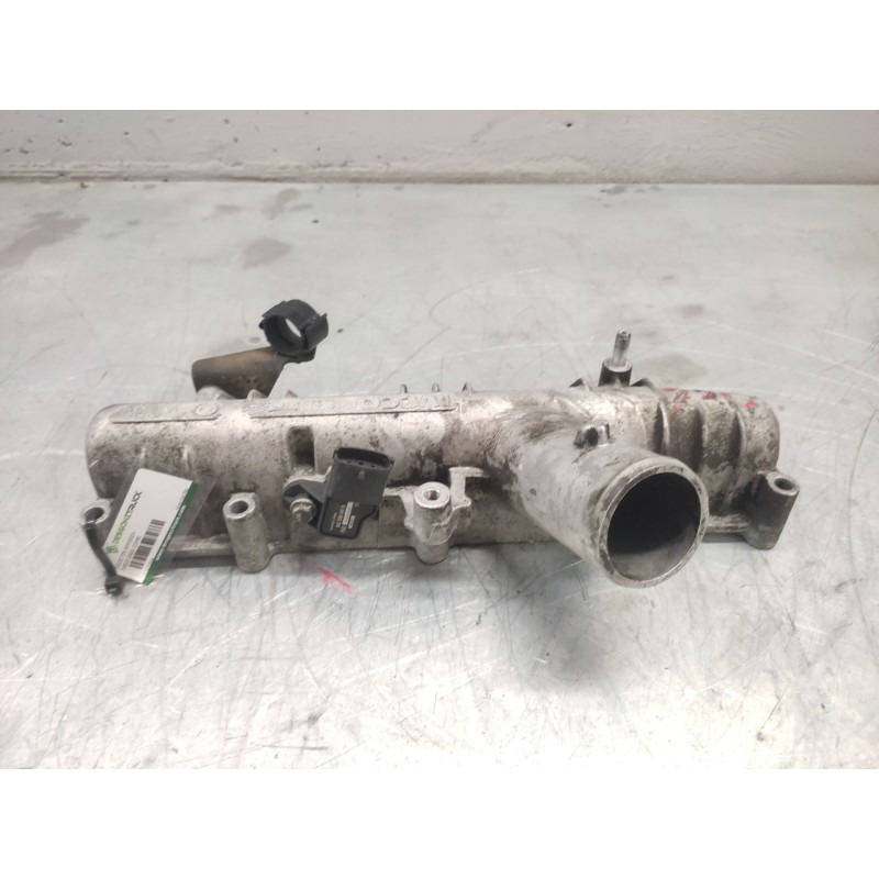 Recambio de colector admision para iveco daily combi 2.3 diesel cat referencia OEM IAM 504058786 3