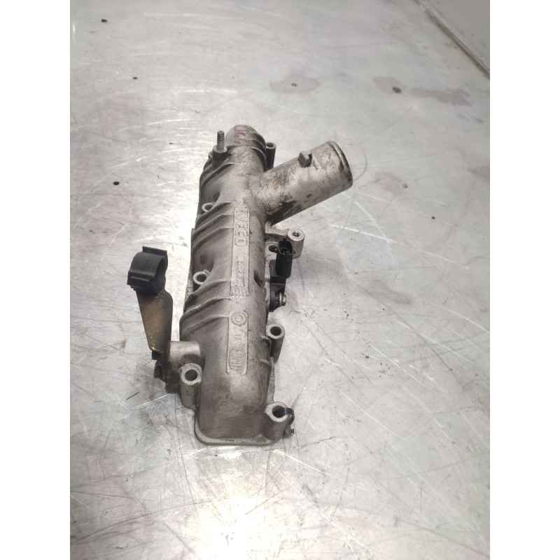 Recambio de colector admision para iveco daily combi 2.3 diesel cat referencia OEM IAM 504058786 4