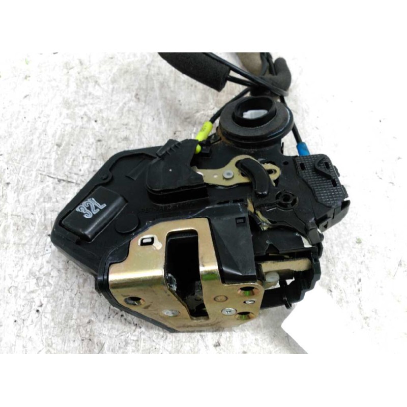Recambio de cerradura puerta trasera izquierda para toyota avensis wagon (t25) 2.0 d-4d executive referencia OEM IAM 3