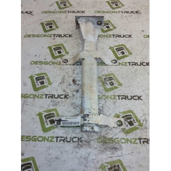 Recambio de soporte para nissan trucks l35.08 ...... referencia OEM IAM  SOPORTE GUARDABARROS DELANTERO IZQUIERDO 