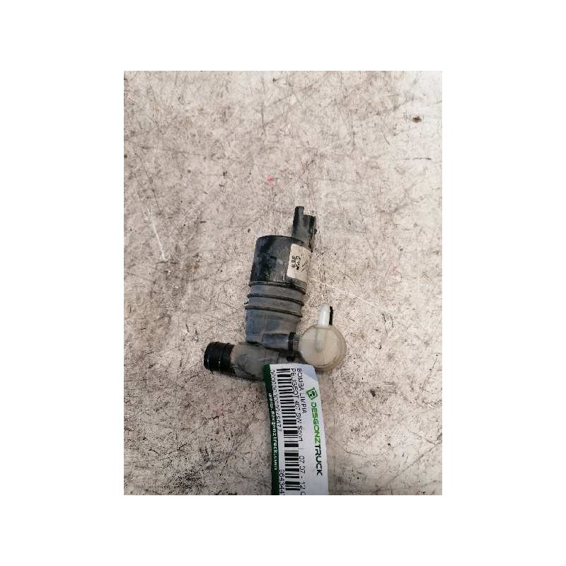 Recambio de bomba limpia para peugeot 407 sw sport referencia OEM IAM 9643447980 2 PINS 