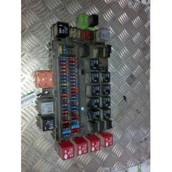 CAJA RELES / FUSIBLES 1674870 