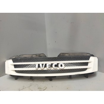 Recambio de rejilla delantera central para iveco daily pr referencia OEM IAM 5801255766  