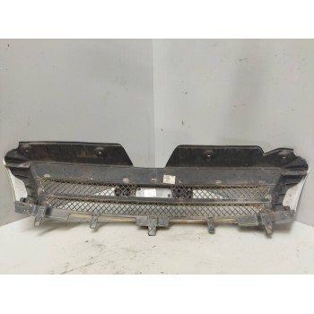 Recambio de rejilla delantera central para iveco daily pr referencia OEM IAM 5801255766  