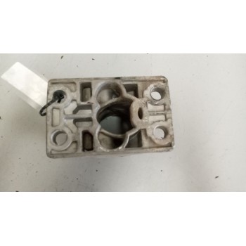 Recambio de soporte guardabarros trasero para renault magnum ab 2005 12.8 diesel referencia OEM IAM 21213202  21213203