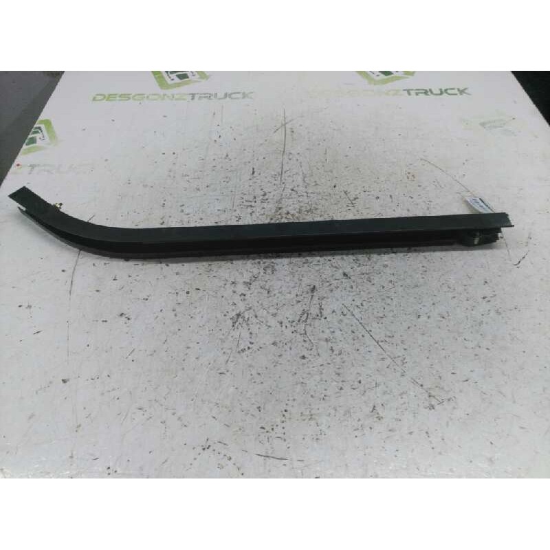 Recambio de guia puerta corredera derecha para citroën berlingo 2.0 hdi sx familiar referencia OEM IAM  INFERIOR DE CHASIS - Gris