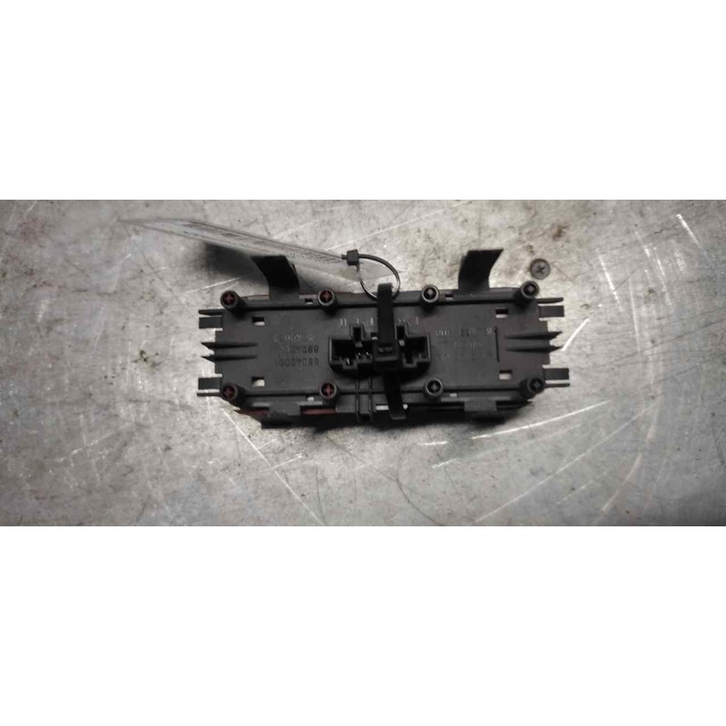 Recambio de warning para renault megane ii berlina 5p confort dynamique referencia OEM IAM 8200095493 2