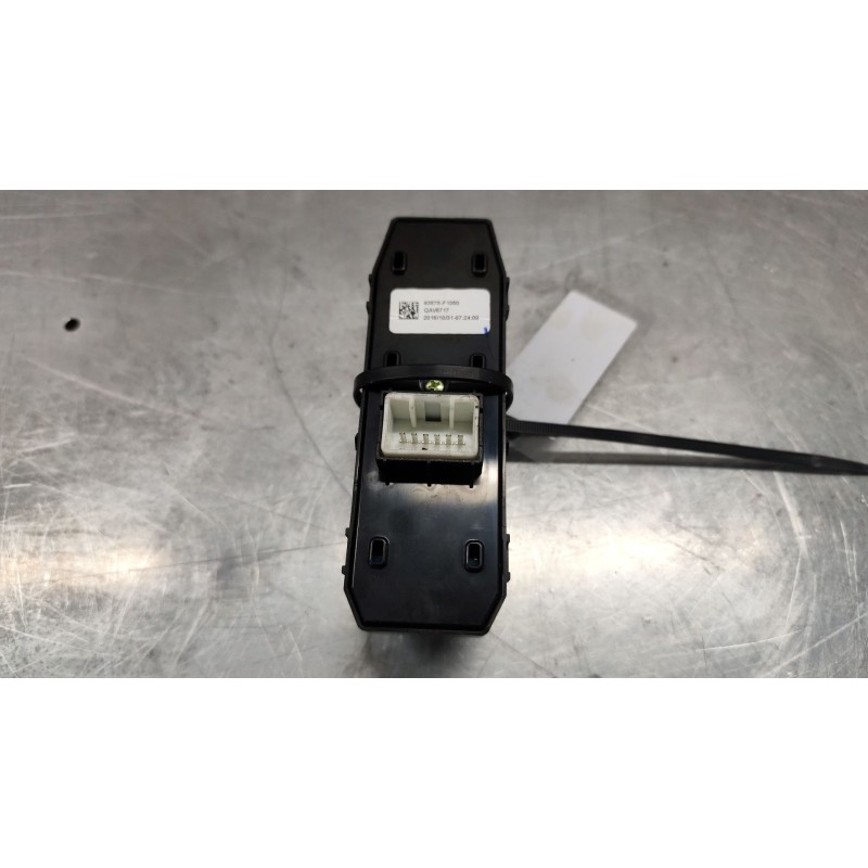 Recambio de mando elevalunas delantero derecho para kia sportage iv (ql, qle) 1.7 crdi referencia OEM IAM 9375F1050 - Blanco 2