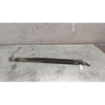 Recambio de travesaño inferior para peugeot partner tepee 1.6 bluehdi 100 referencia OEM IAM   