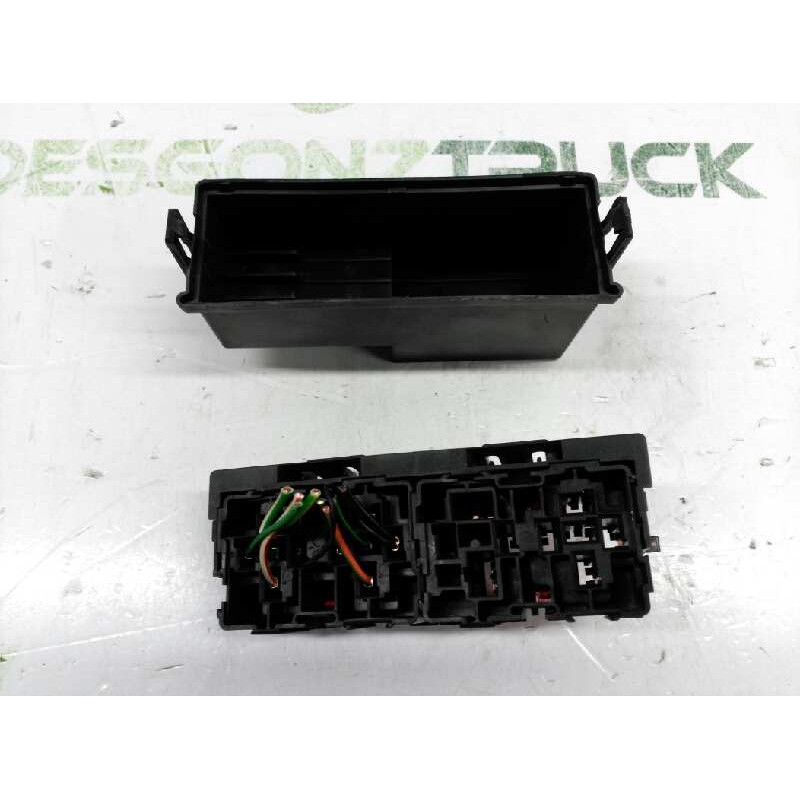 Recambio de caja reles / fusibles para ford transit caja cerrada, corta (fy) (2000 =>) ft 260 2.0 referencia OEM IAM 4401681 - Blanco 2