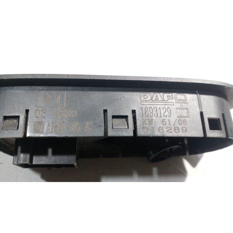 Recambio de mando elevalunas delantero derecho para daf serie xf105.510 12.9 diesel referencia OEM IAM 1693129 - Rojo 2