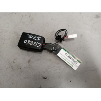 ENGANCHE DE CINTURON DELANTERO IZQUIERDO 1226148 