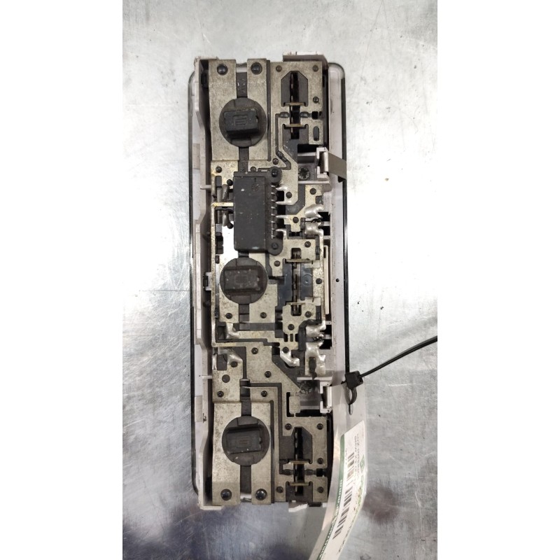 Recambio de luz interior para bmw x3 (e83) 3.0d referencia OEM IAM 63318364929  