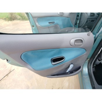 peugeot 206 berlina del año 2000