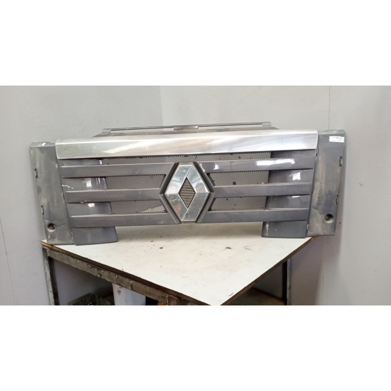 Recambio de rejilla delantera central para renault magnum ab diesel referencia OEM IAM 7421105746  