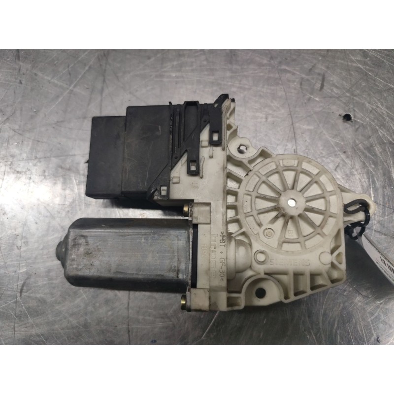 Recambio de motor elevalunas trasero derecho para seat leon (1m1) signo referencia OEM IAM 105407301 18 PINS 