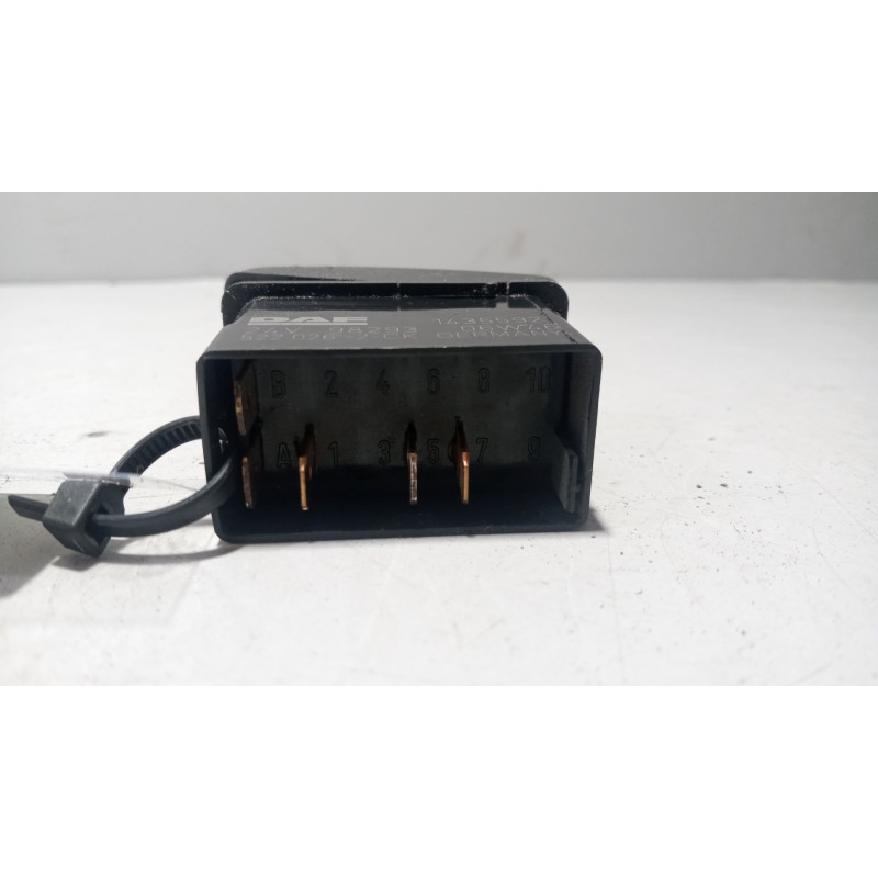 Recambio de interruptor para daf serie xf105.510 12.9 diesel referencia OEM IAM 1435592 - Rojo 2