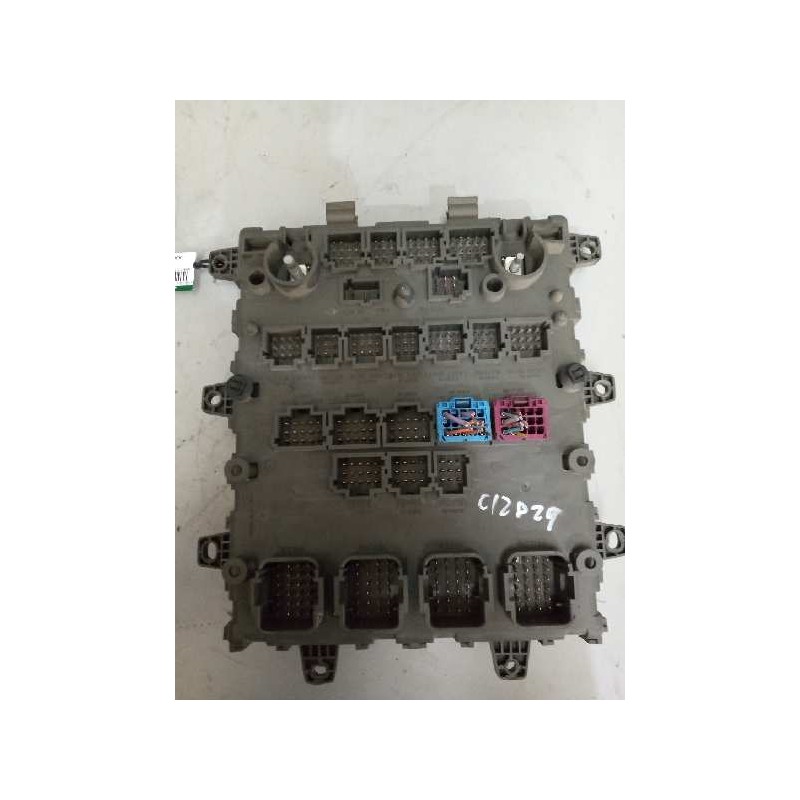 Recambio de caja reles / fusibles para renault magnum ab 2005 12.8 diesel referencia OEM IAM 7421464562  