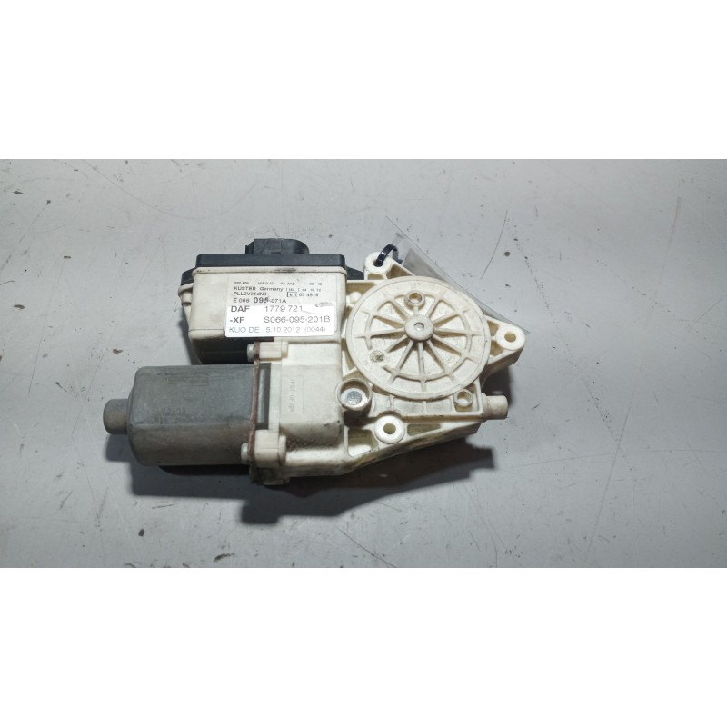 Recambio de motor elevalunas delantero izquierdo para daf serie xf105.xxx 12.9 diesel referencia OEM IAM 1779721  