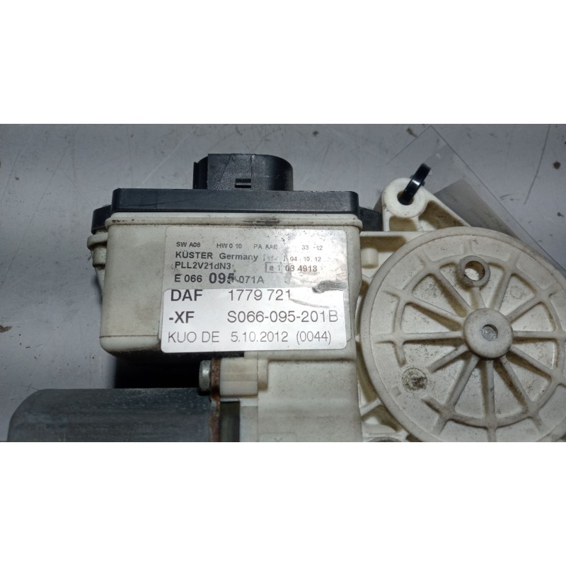 Recambio de motor elevalunas delantero izquierdo para daf serie xf105.460 12.9 diesel referencia OEM IAM 1779721 - Blanco 4