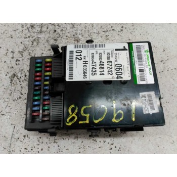 Recambio de caja reles / fusibles para renault laguna ii grandtour (kg0) referencia OEM IAM 8200004201E 8200447435 