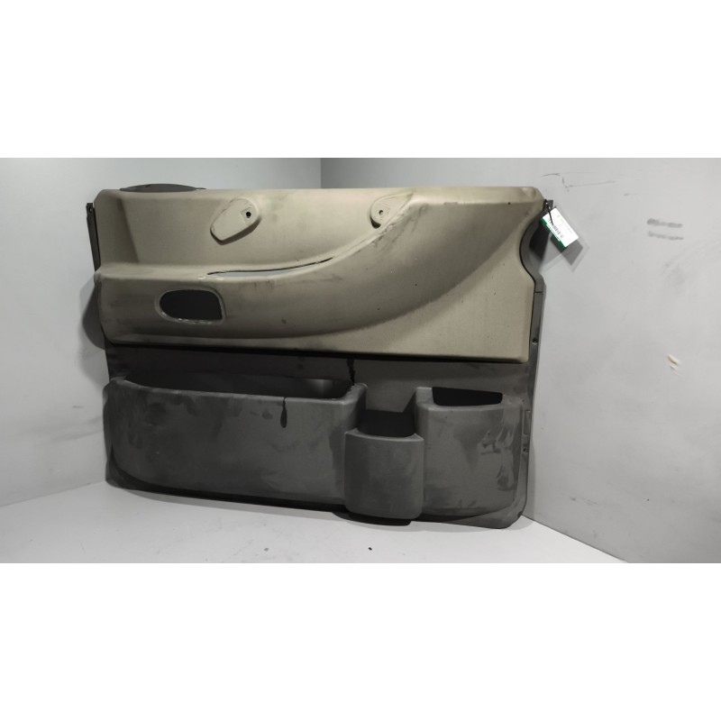 Recambio de guarnecido puerta delantera derecha para renault magnum ab 2005 12.8 diesel referencia OEM IAM 5010441030 7482054154