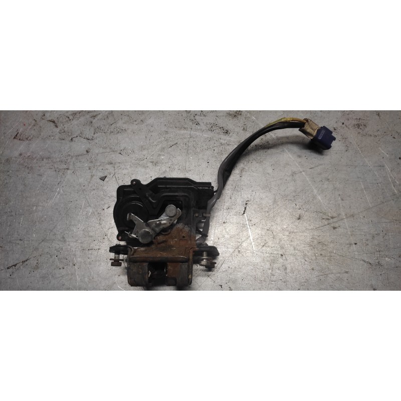 Recambio de cerradura maletero / porton para toyota corolla verso (r1) 2,2 d-4d sport referencia OEM IAM  4 PINS - Negro 2