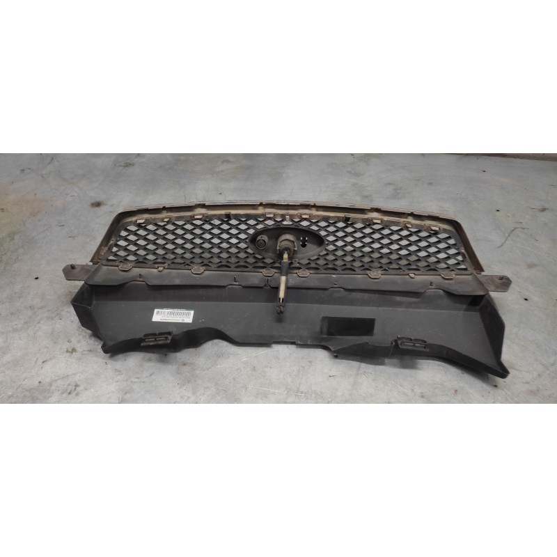 Recambio de rejilla delantera central para ford focus berlina (cap) 1.6 cat referencia OEM IAM 3