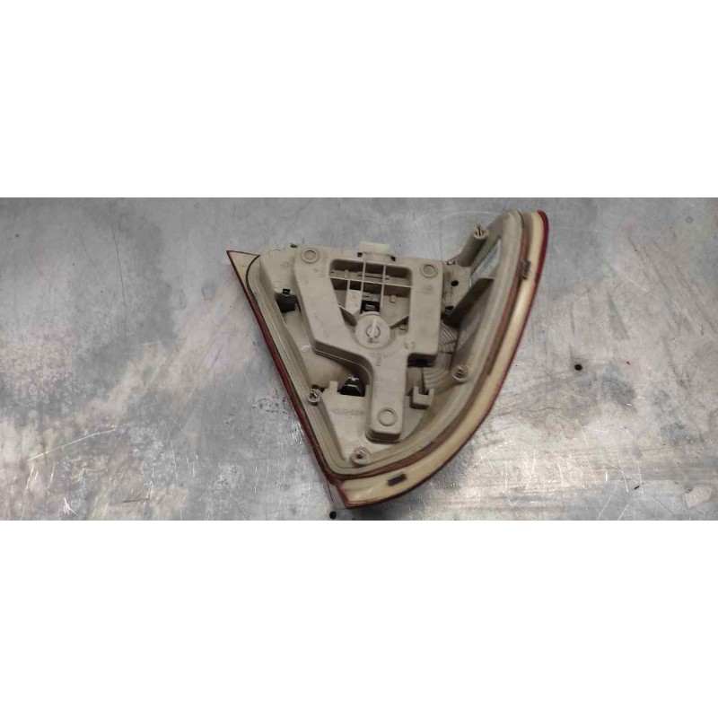 Recambio de piloto trasero derecho para mercedes-benz clase c (w202) berlina referencia OEM IAM 2028200264 7 PINS 3