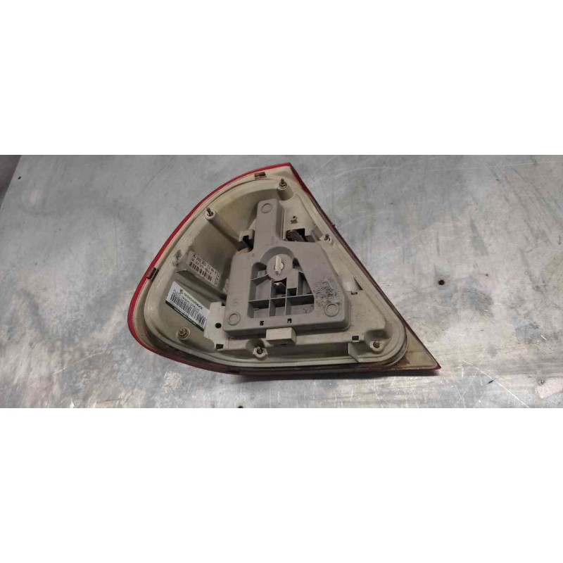 Recambio de piloto trasero derecho para mercedes-benz clase c (w202) berlina referencia OEM IAM 2028201264 7 PINS 3