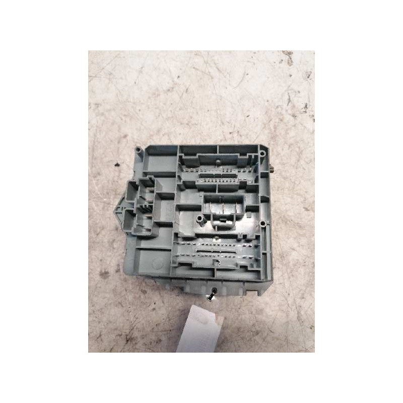 Recambio de caja reles / fusibles para alfa romeo 147 (190) 1.6 ts 105 sport referencia OEM IAM 51742419 - Negro 2
