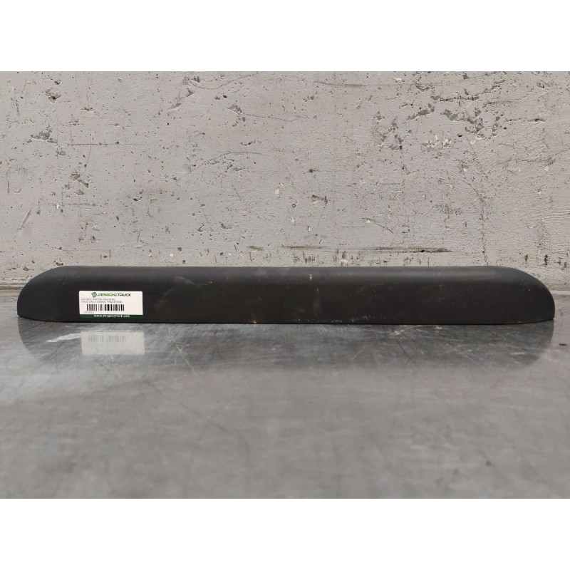 Recambio de asidero porton maletero para iveco daily config. paquetería cabina simple 35s... batalla 3750 referencia OEM IAM - Blanco