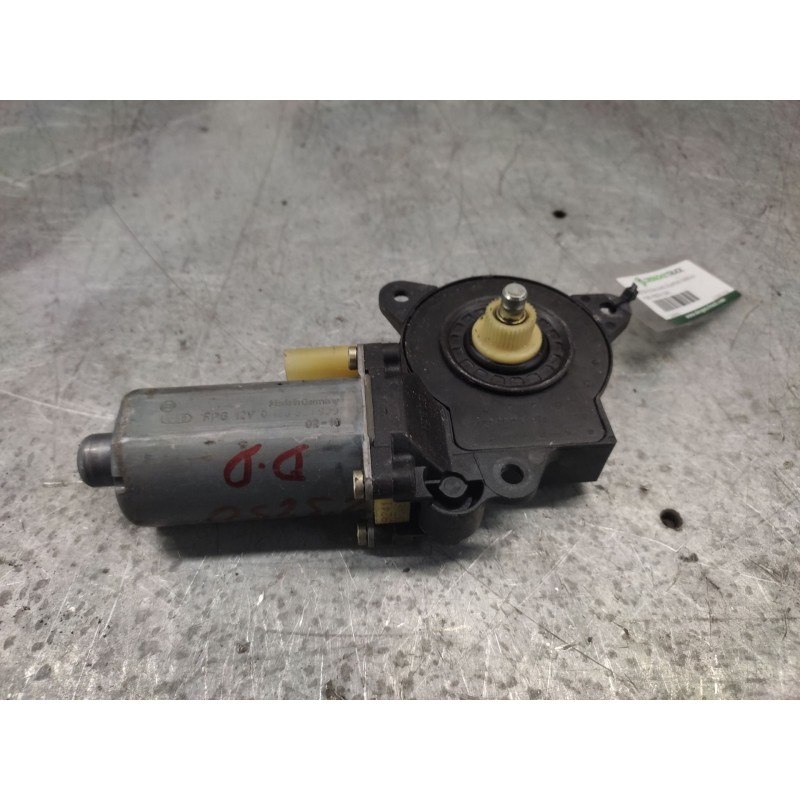 Recambio de motor elevalunas delantero derecho para ford fiesta (cbk) ambiente referencia OEM IAM 0130821939  2 PINS