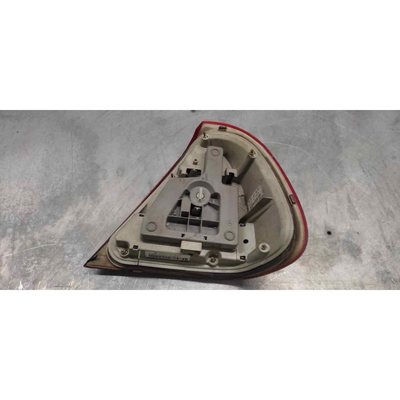 Recambio de piloto trasero izquierdo para mercedes-benz clase c (w202) berlina referencia OEM IAM 2028200964 7 PINS 3