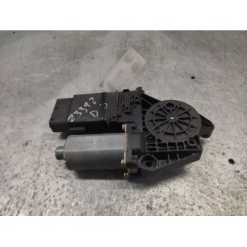 Recambio de motor elevalunas delantero derecho para volkswagen passat berlina (3b3) referencia OEM IAM 0130821694  105415301