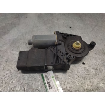 Recambio de motor elevalunas delantero derecho para volkswagen passat berlina (3b3) referencia OEM IAM 0130821694  105415301