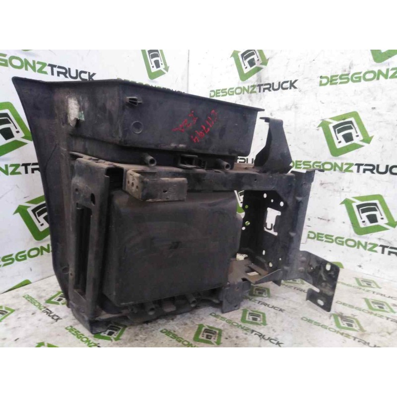 Recambio de peldaño izquierdo para renault serie t fg 4x2 cabina high-sleeper referencia OEM IAM 82574835 - Rojo 4