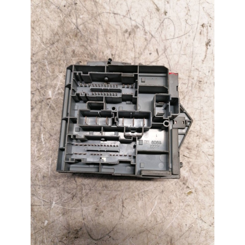 Recambio de caja reles / fusibles para fiat stilo (192) 1.9 jtd 80 active referencia OEM IAM 46796538 - Blanco 2