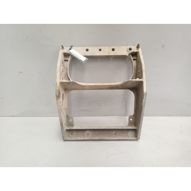 Recambio de soporte para renault hd 250.18 premium e2 6.2 diesel referencia OEM IAM 21087113  SOPORTE PELDAÑO DERECHO