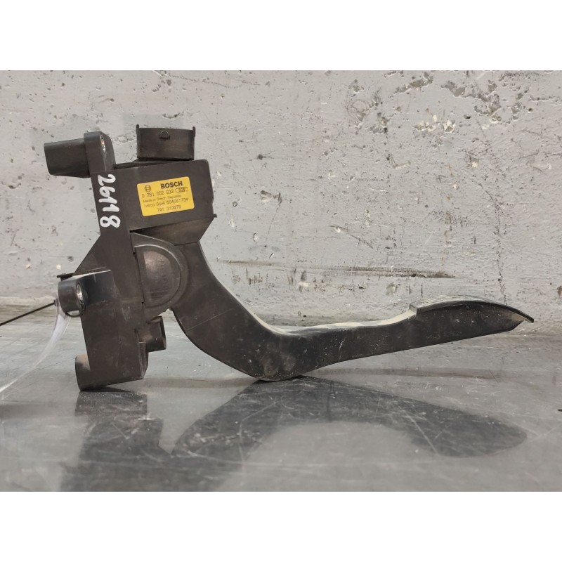 Recambio de pedal acelerador para iveco daily config. paquetería cabina simple 35s... batalla 3750 referencia OEM IAM 0281002632 - Blanco 3