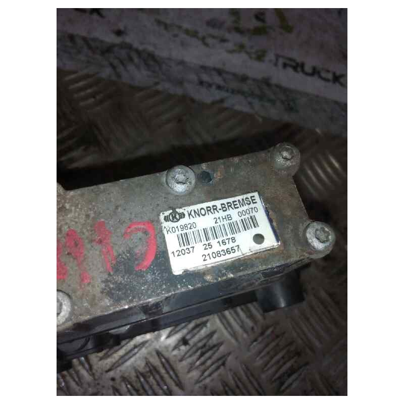 Recambio de valvula aire para volvo fh 500 12.8 diesel referencia OEM IAM 21083657 K019820 - Blanco 2