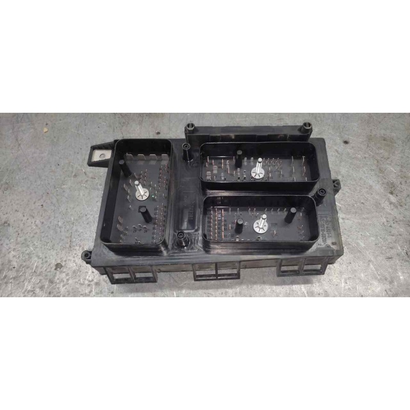 Recambio de caja reles / fusibles para opel astra h berlina cosmo referencia OEM IAM 13206754 5DK00866838 2