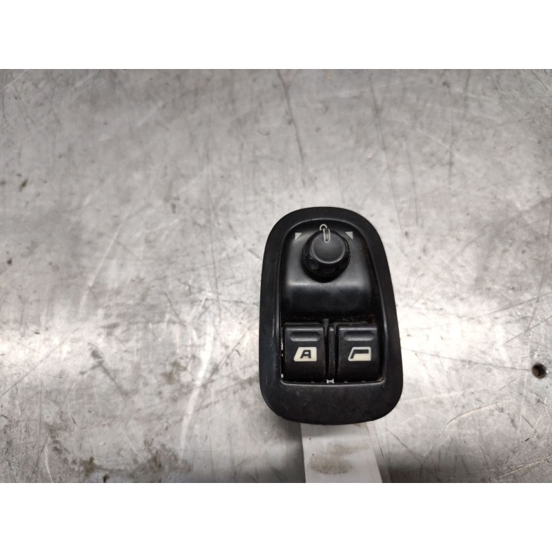 Recambio de mando elevalunas delantero izquierdo para fiat scudo autobús (220_) 2.0 jtd referencia OEM IAM   