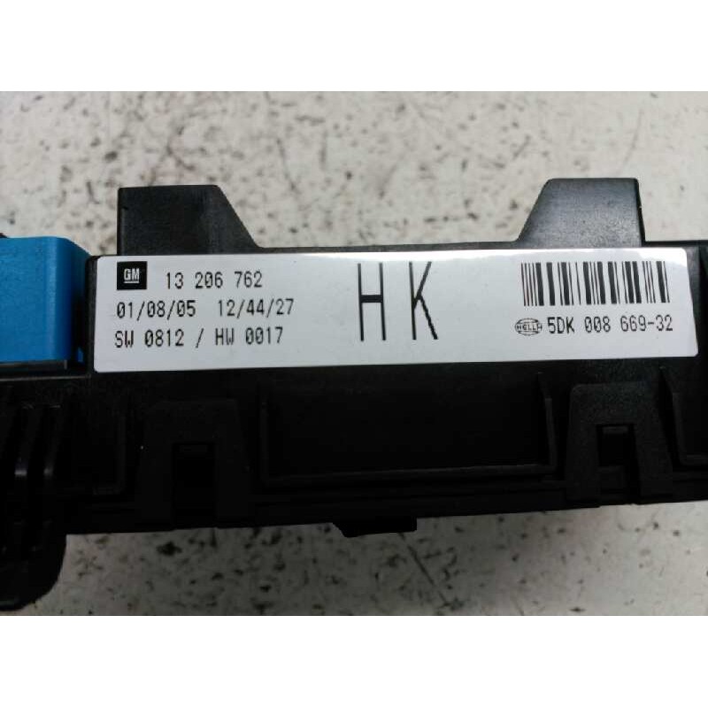 Recambio de caja reles / fusibles para opel astra gtc cosmo referencia OEM IAM 13206762 5DK00866932 INTERIOR - Negro 3