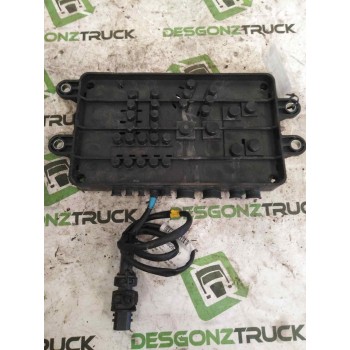 Recambio de caja reles / fusibles para renault serie t fg 4x2 cabina high-sleeper referencia OEM IAM 21717590  