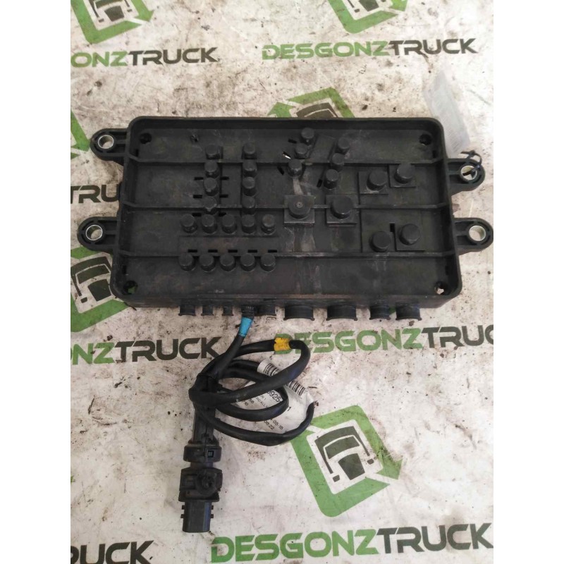 Recambio de caja reles / fusibles para renault serie t fg 4x2 cabina high-sleeper referencia OEM IAM 21717590 - Rojo 4