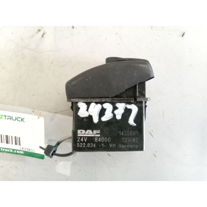 Recambio de interruptor para daf serie xf105.460 12.9 diesel referencia OEM IAM 1435601 - Blanco 2
